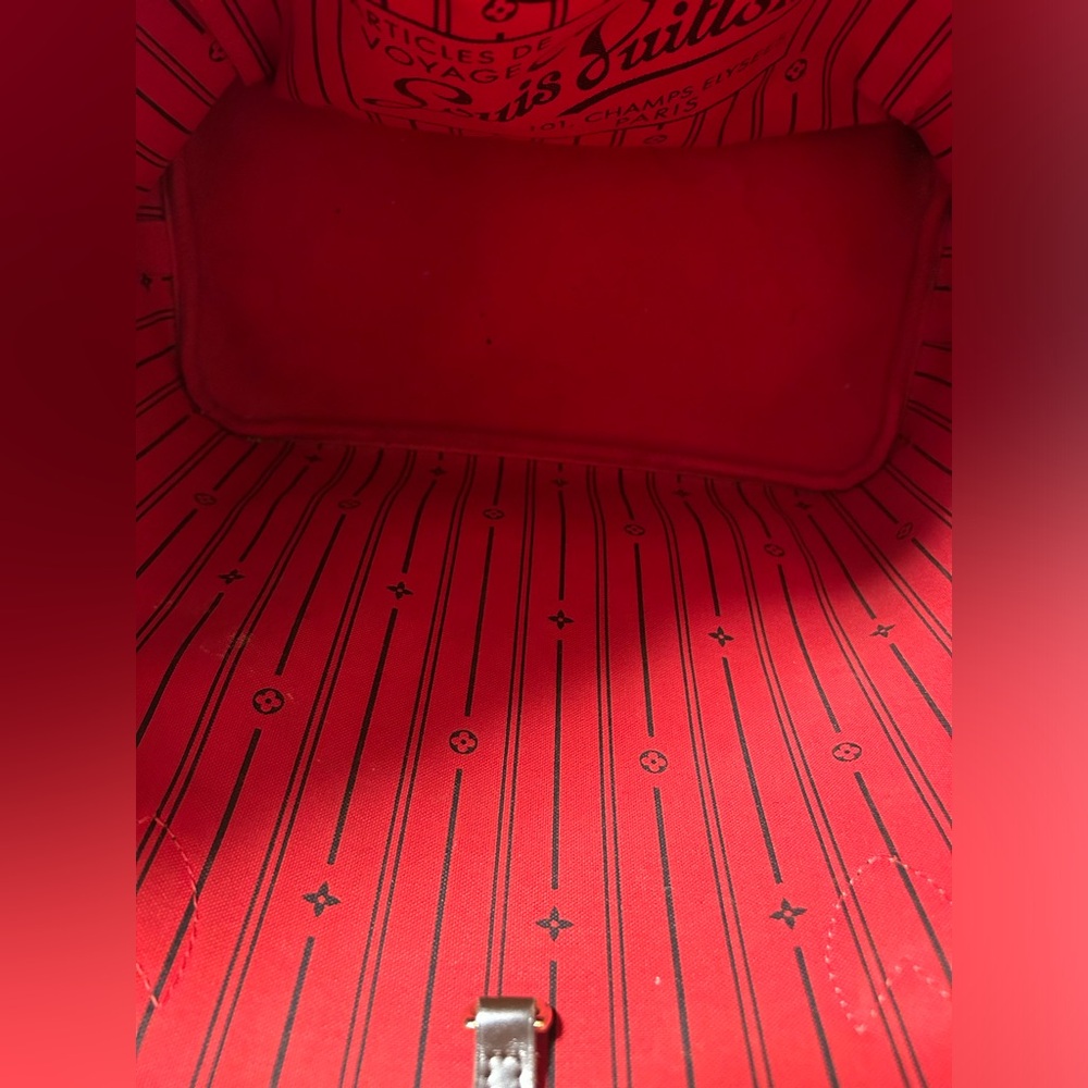 Louis Vuitton Neverfull MM - Picture 10 of 14